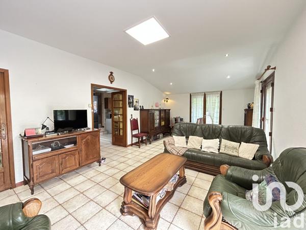 Maison 6 pièces de 130 m² à Mimet (13105)