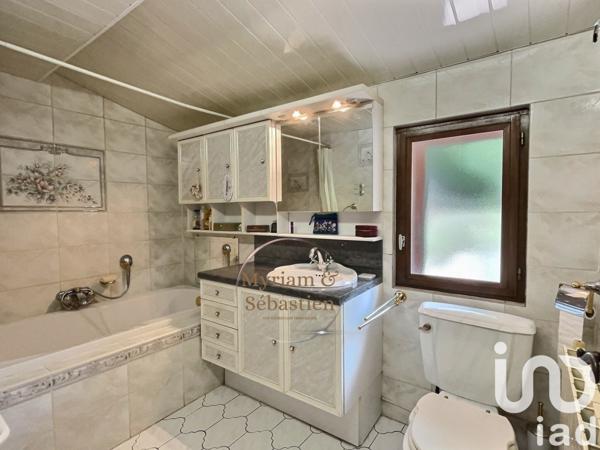 Maison 6 pièces de 130 m² à Mimet (13105)