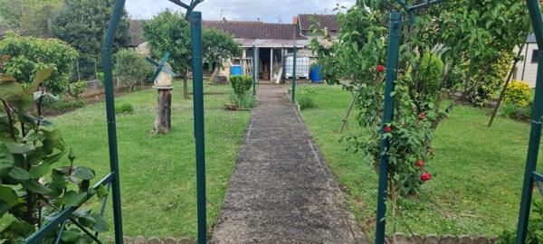 VENTE A TERME LIBRE d'une maison de campagne à  la ville sur 130m2 sur jardin de 800M2