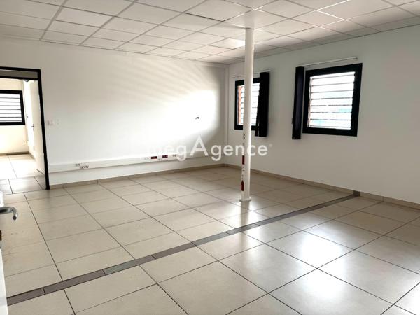 Bureaux à CAYENNE, 97300 - 24 pièces 870m²