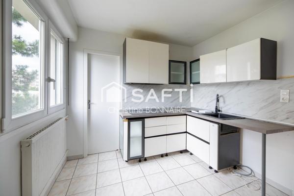 Appartement T4 avec 2 chambres, cave et garage à 15mn du centre ville