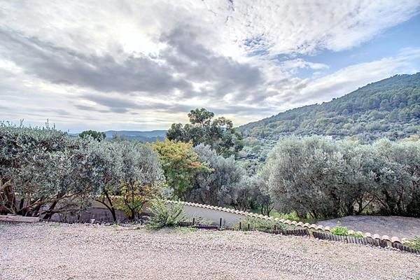 A VENDRE EN EXCLUSIVITÉ ! VIAGER OCCUPÉ à CALLAS Maison 3 pièces 95 m² + Dépendance sur 5520 m² de terrain