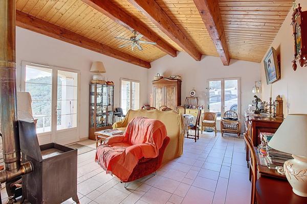 A VENDRE EN EXCLUSIVITÉ ! VIAGER OCCUPÉ à CALLAS Maison 3 pièces 95 m² + Dépendance sur 5520 m² de terrain