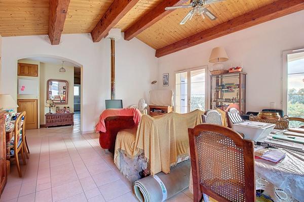 A VENDRE EN EXCLUSIVITÉ ! VIAGER OCCUPÉ à CALLAS Maison 3 pièces 95 m² + Dépendance sur 5520 m² de terrain