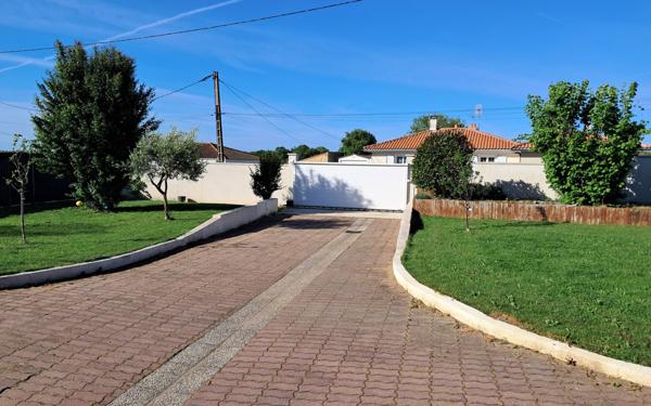 Maison à vendre    7 pièces •  Breuil-Magné