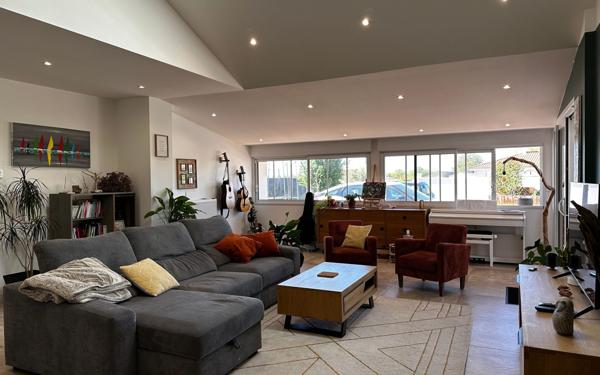 Maison à vendre    7 pièces •  Breuil-Magné