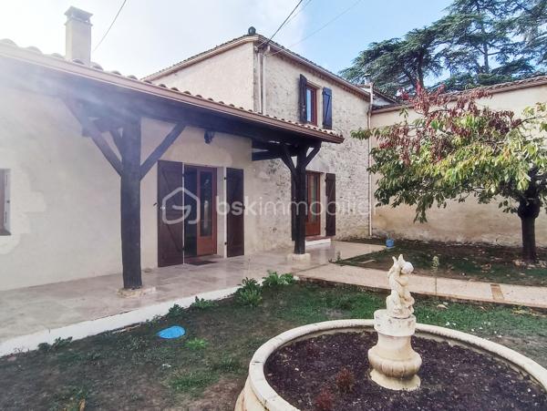 À seulement 5 minutes de Condom, découvrez cette spacieuse maison située au cœur de Béraut, avec jardin aménagé, véranda lumineuse, deux garages et grange en pierre.

D’une surface habitable d'environs 160 m², cette maison offre de beaux volumes et un cadre de vie agréable, à proximité des commerces, des écoles, des services et des axes facilitant les déplacements professionnels.

Au rez-de-chaussée, vous profiterez d’une grande cuisine de 23 m², d’un salon de près de 29 m², d’une chambre, d’une salle de bains, d’un WC indépendant et d’une arrière-cuisine.

Véritable atout de la maison, la véranda d’environ 25 m², très lumineuse et chauffée par un poêle à bois, prolonge agréablement les espaces de vie vers le jardin. À l’étage, deux chambres complètent l'ensemble.

À l’arrière, une belle surprise vous attend : un jardin verdoyant et aménagé avec plusieurs espaces de détente, terrasses, petit potager, mare, espace cuisine d’été et piscine hors sol.

La propriété dispose également de deux garages et d’une grange en pierre de 32,65 m², avec dalle béton, électricité et toiture refaite.

Double vitrage en grande partie, le systeme de chauffage est au gaz avec radiateurs dispersés par toute la maison, la maison se chauffe également au bois avec un insert dispersant sa chaleur dans toute la maison. 

Quelques travaux de modernisation sont à prévoir, notamment dans les chambres à l’étage, offrant la possibilité de personnaliser la maison selon vos envies.

Les atouts : beaux volumes, véranda chauffée, jardin intimiste, dépendances, emplacement central et proximité immédiate de Condom.

Béraut, commune indépendante, permet également de bénéficier d’une fiscalité locale potentiellement plus avantageuse que dans certaines communes voisines.

Une maison familiale avec du potentiel, idéale pour profiter d’un environnement de village tout en restant proche de toutes les commodités.

Contactez-nous pour plus d’informations et organiser une visite.