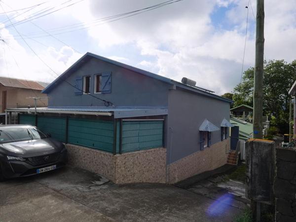 97430 Le Tampon bras de pontho  maison T6 env 162 m2 sur 208 m² terrain