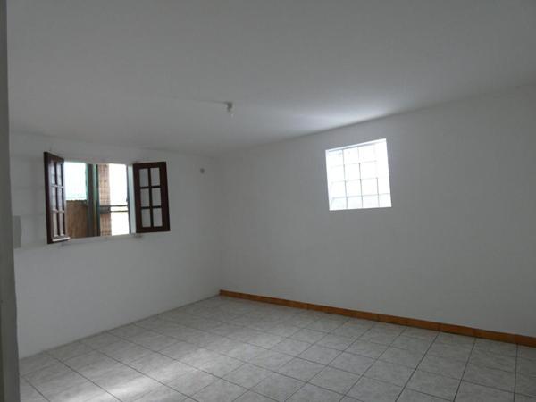 97430 Le Tampon bras de pontho  maison T6 env 162 m2 sur 208 m² terrain