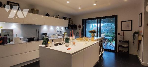 Villa contemporaine d'exception de 212m² avec sous-sol et jardin à STELLA-PLAGE