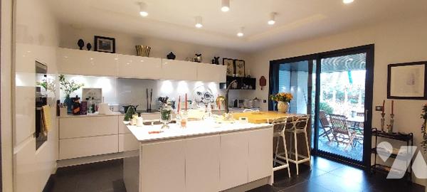 Villa contemporaine d'exception de 212m² avec sous-sol et jardin à STELLA-PLAGE