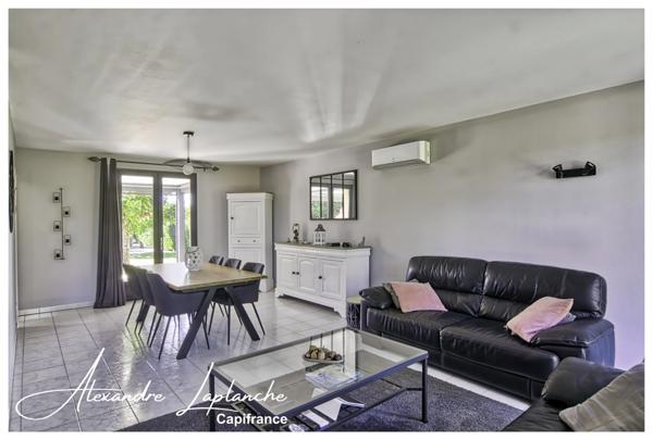 Dpt Tarn et Garonne (82), Maison à vendre 4 pièces avec jardin, garage et pergola bioclimatique à SAINT ETIENNE DE TULMONT.