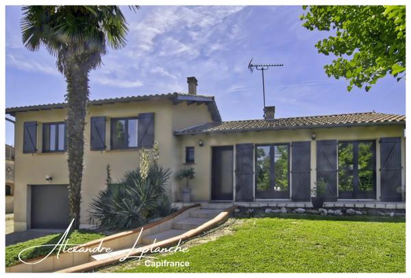 Dpt Tarn et Garonne (82), Maison à vendre 4 pièces avec jardin, garage et pergola bioclimatique à SAINT ETIENNE DE TULMONT.