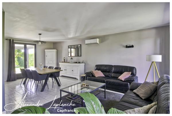 Dpt Tarn et Garonne (82), Maison à vendre 4 pièces avec jardin, garage et pergola bioclimatique à SAINT ETIENNE DE TULMONT.