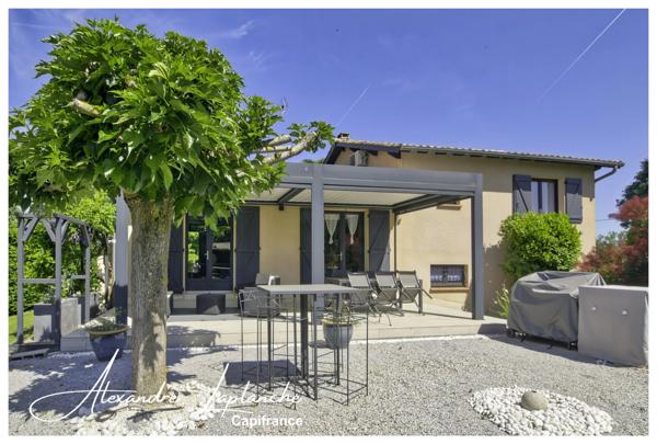 Dpt Tarn et Garonne (82), Maison à vendre 4 pièces avec jardin, garage et pergola bioclimatique à SAINT ETIENNE DE TULMONT.