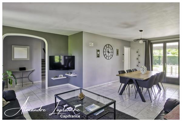 Dpt Tarn et Garonne (82), Maison à vendre 4 pièces avec jardin, garage et pergola bioclimatique à SAINT ETIENNE DE TULMONT.