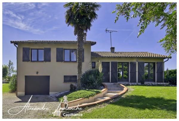 Dpt Tarn et Garonne (82), Maison à vendre 4 pièces avec jardin, garage et pergola bioclimatique à SAINT ETIENNE DE TULMONT.