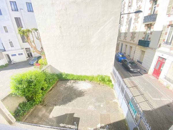 03200 VICHY -MAISON - COMPOSÉE DE 3 APPARTEMENTS DE 4 PIÈCES-AVEC TERRASSE AVEC CAVE ET PARKING PRIVATIF- COEUR DE VILLE -