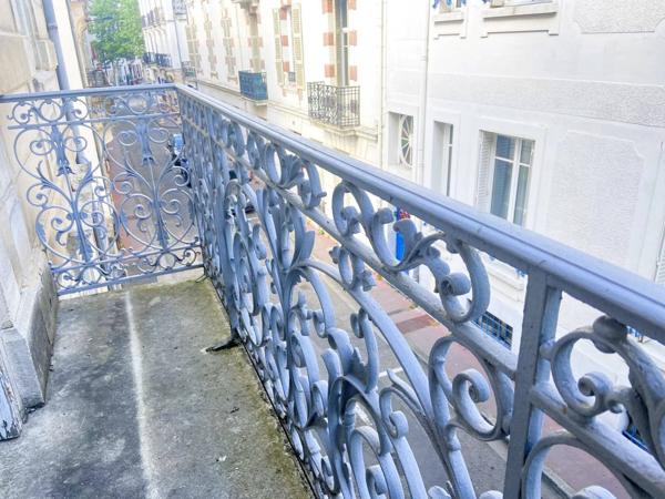 03200 VICHY -MAISON - COMPOSÉE DE 3 APPARTEMENTS DE 4 PIÈCES-AVEC TERRASSE AVEC CAVE ET PARKING PRIVATIF- COEUR DE VILLE -