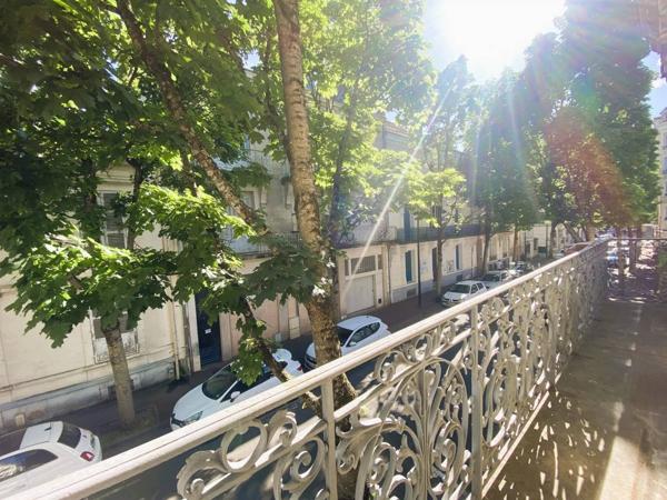 03200 VICHY -MAISON - COMPOSÉE DE 3 APPARTEMENTS DE 4 PIÈCES-AVEC TERRASSE AVEC CAVE ET PARKING PRIVATIF- COEUR DE VILLE -