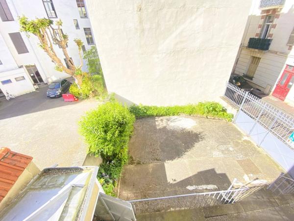 03200 VICHY -MAISON - COMPOSÉE DE 3 APPARTEMENTS DE 4 PIÈCES-AVEC TERRASSE AVEC CAVE ET PARKING PRIVATIF- COEUR DE VILLE -