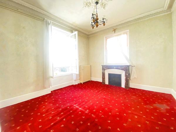 03200 VICHY -MAISON - COMPOSÉE DE 3 APPARTEMENTS DE 4 PIÈCES-AVEC TERRASSE AVEC CAVE ET PARKING PRIVATIF- COEUR DE VILLE -