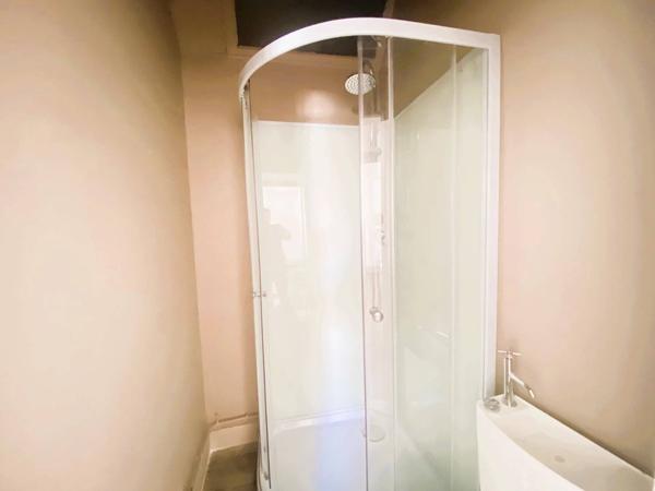 03200 VICHY -MAISON - COMPOSÉE DE 3 APPARTEMENTS DE 4 PIÈCES-AVEC TERRASSE AVEC CAVE ET PARKING PRIVATIF- COEUR DE VILLE -