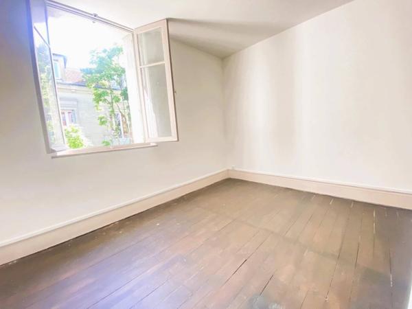 03200 VICHY -MAISON - COMPOSÉE DE 3 APPARTEMENTS DE 4 PIÈCES-AVEC TERRASSE AVEC CAVE ET PARKING PRIVATIF- COEUR DE VILLE -