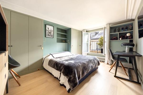 Appartement Paris 7 e - CARRÉ DES ANTIQUAIRES