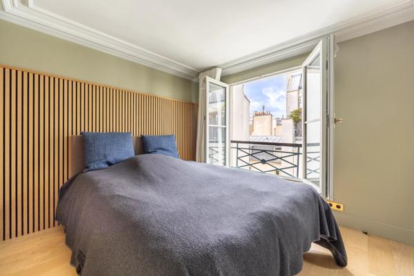 Appartement Paris 7 e - CARRÉ DES ANTIQUAIRES