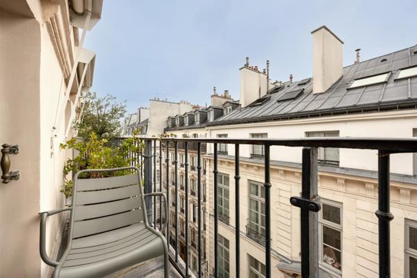 Appartement Paris 7 e - CARRÉ DES ANTIQUAIRES