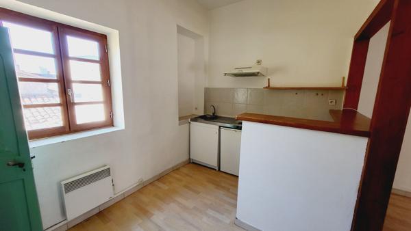 APPARTEMENT AVEC UNE CHAMBRE EN CENTRE VILLE DE CARCASSONNE
