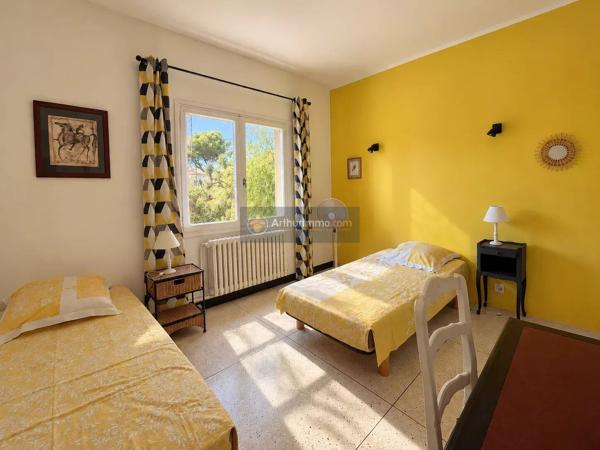 Vente                                                      Maison
                        
                     6 pièces                      160 m2                     à Saint-Raphaël
