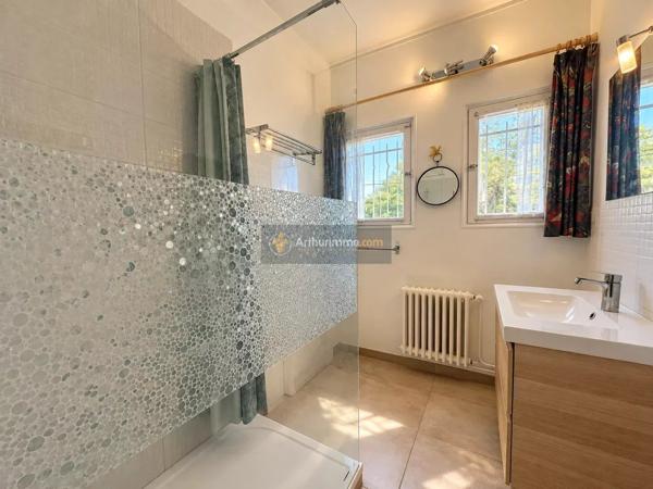 Vente                                                      Maison
                        
                     6 pièces                      160 m2                     à Saint-Raphaël