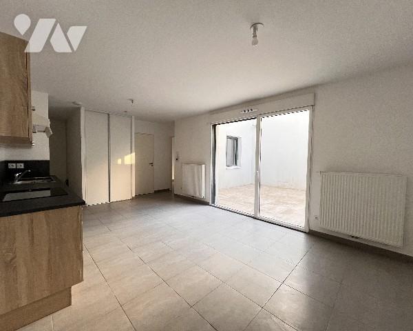 Coeur Point du Jour, T2 de 44,55 m² avec belle terrasse de 21 m² et garage dans résidence récente.