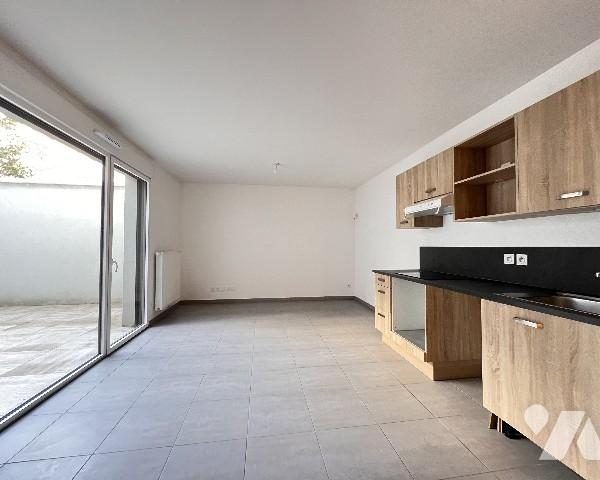 Coeur Point du Jour, T2 de 44,55 m² avec belle terrasse de 21 m² et garage dans résidence récente.