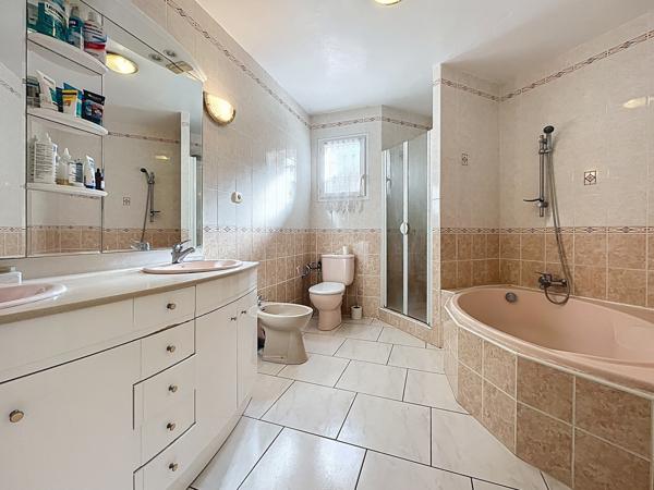 Maison 6 pièces - 128 m² Exclusivité efficity