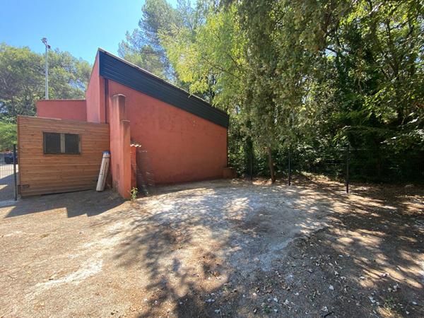 Local d'activité Saint Cannat 280 m2