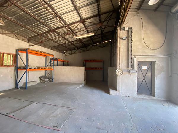 Local d'activité Saint Cannat 280 m2