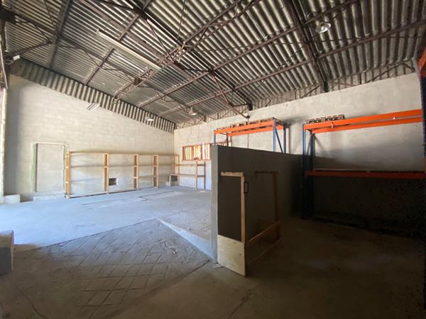 Local d'activité Saint Cannat 280 m2