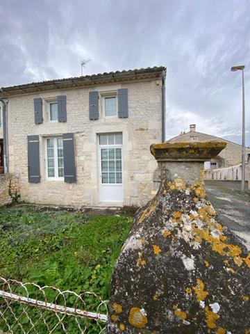 Saint-Romain-de-Benet (17600) Maison de village 2 chambres 6 Pièces 20 mn de ROYAN