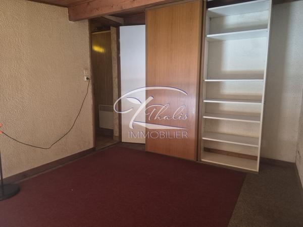 STUDIO AVEC COUR PRIVATIVE – SECTEUR VICTOIRE, BORDEAUX