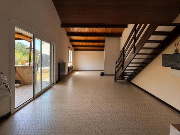 Maison familiale aux beaux volumes – 110 m² – Jusqu’à 4 chambres – Garage – Terrain de 474 m² – Trèbes