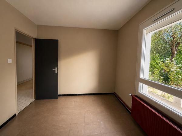 Maison familiale aux beaux volumes – 110 m² – Jusqu’à 4 chambres – Garage – Terrain de 474 m² – Trèbes