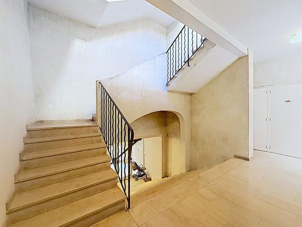 AVIGNON INTRA-MUROS - T2 DE 34 M² AVEC CAVE