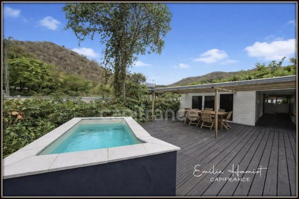 A louer - Maison de type bungalow - 3 pièces avec terrasse, bac à punch et piscine commune