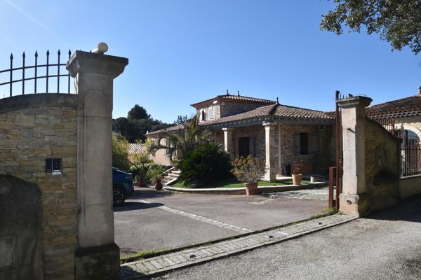 AU CALME DANS UN ENVIRONNEMENT NATURE PROCHE DES DENTELLES