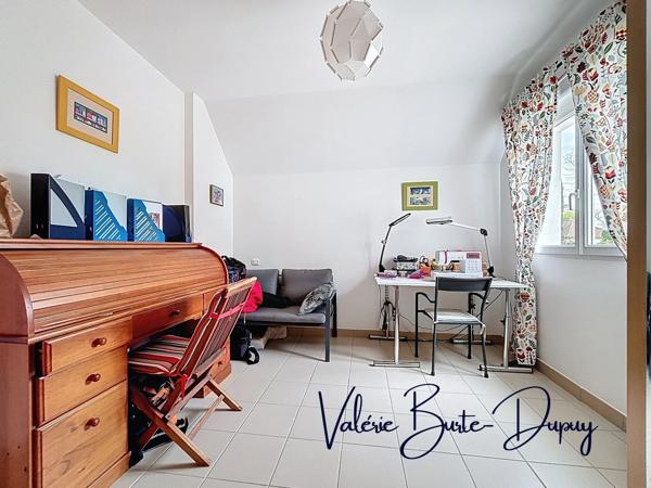 St Denis en Val à 10 min d'Orléans centre, à vendre  Maison de 2003 190m2 5 chambres avec jardin arboré de 1800m2, garage attenant, dépendances