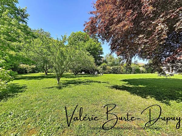 St Denis en Val à 10 min d'Orléans centre, à vendre  Maison de 2003 190m2 5 chambres avec jardin arboré de 1800m2, garage attenant, dépendances