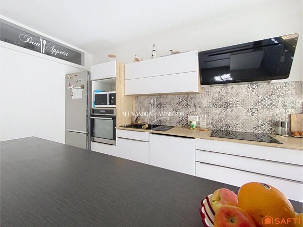 Maison de village avec patio - 4 pièces - 115m²